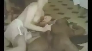 جوارب قرمزية، جنس حلقي: مشهد إكس إكس إكس للفتاة الفرنسية