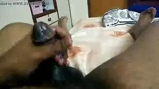 فتيات شابات يتقاسمن القضبان في تصوير إباحي جماعي فوضوي