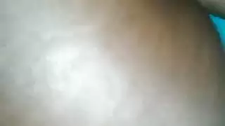 بنت تتحول على امها سحاق