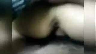 يخش عله امو وهيا لبسه قميص النوم وينيكها