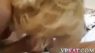 فتاة ذكية برغبات شاذة تُضرب شرجياً وتحصل على حمام سائل منوي على وجهها