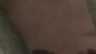 شرج آسيوية موشومة: قضيب كبير يمدد مؤخرة ضيقة على الأرض