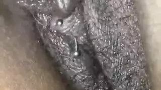 ‫مشهد إباحي: العشيق يلحس فرجها ويلعق شرجها الضيق‬