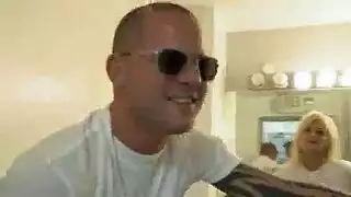 جنس سحاقي بالألعاب: إيلاج مزدوج باستخدام قضبان اصطناعية