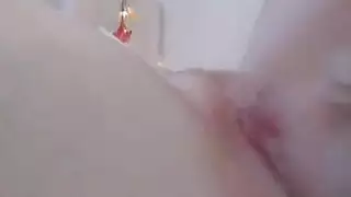 عاهرات ذات قرون يتبادلن الجنس الفموي والمقص في مشهد xxx