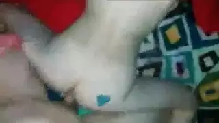 عيل صغير مع بت فلاحه في ارض زراعيه مصري