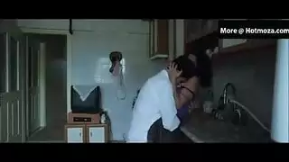 حرامي يقتحم شقتها ويغتصبها