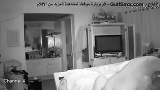 يداعب زوجتك