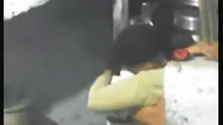 كريمبي على السلم: ملء فرج الجارة الضيق